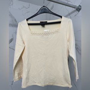 Womans 3/4 sleeve sweater